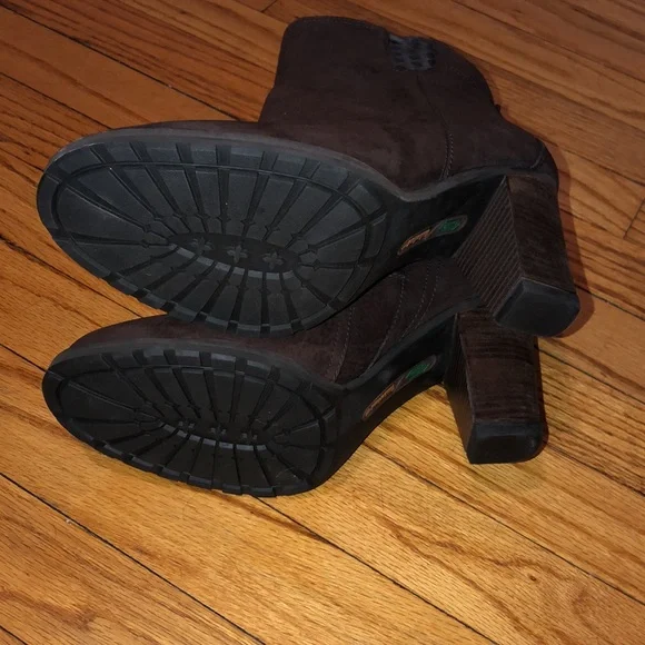 Timberland Womens Booties, NWOT! - Picture 4 of 6